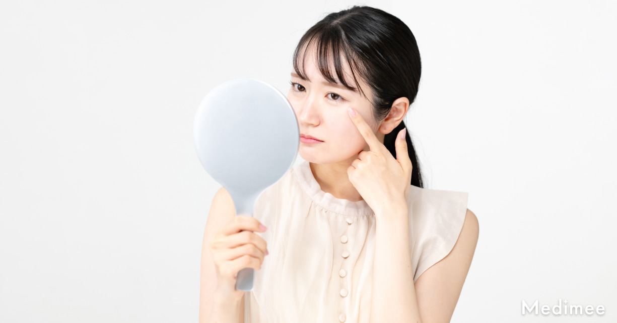 二重切開のダウンタイム中に仕事やお出かけはできる?バレなくなるまでの期間・バレにくくする方法は?